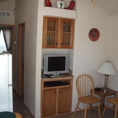 Verde Valley One-Bedroom Park Model Cabin 14 コットンウッド エクステリア 写真