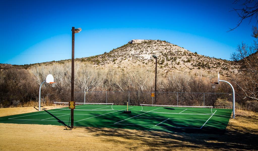 Verde Valley One-Bedroom Park Model Cabin 14 コットンウッド エクステリア 写真